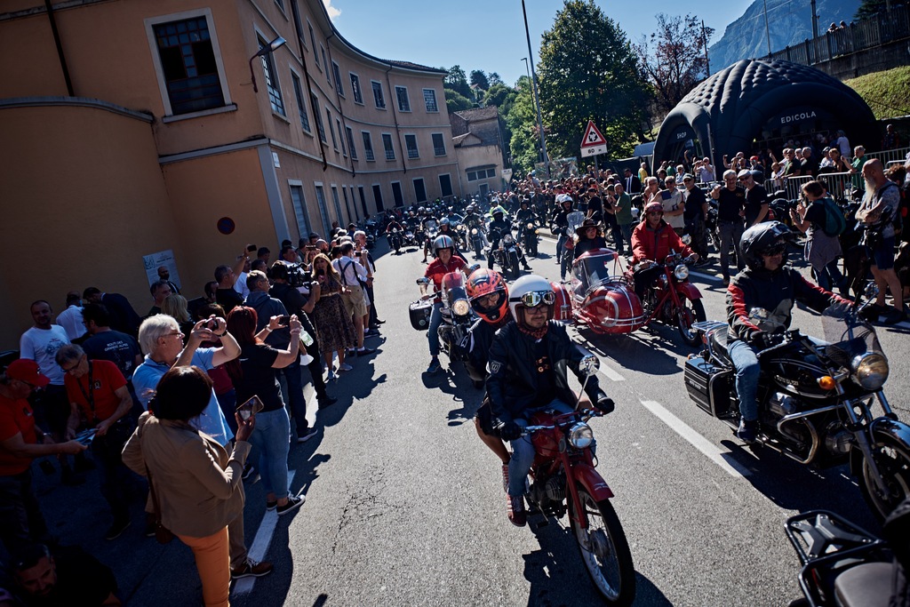 Sfilata di Moto Guzzi
